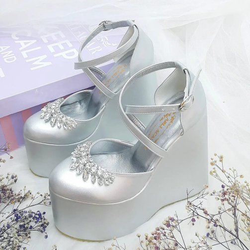 15 Cm Gümüş Renk  Taş Detaylı Dolgu Topuk Nişan Ayakkabısı