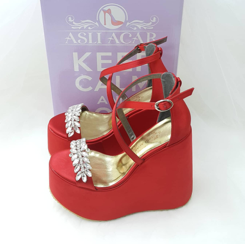 15 Cm Rahat Dolgu Topuk Kırmızı Saten Taşlı Nişan Ayakkabısı